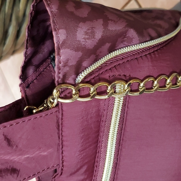 💫Host Pick💫Stella & Dot Zip it Crossbody in Oxblood NWT - Picture 4 of 11